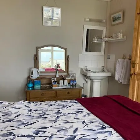 Honeycombe House 4*